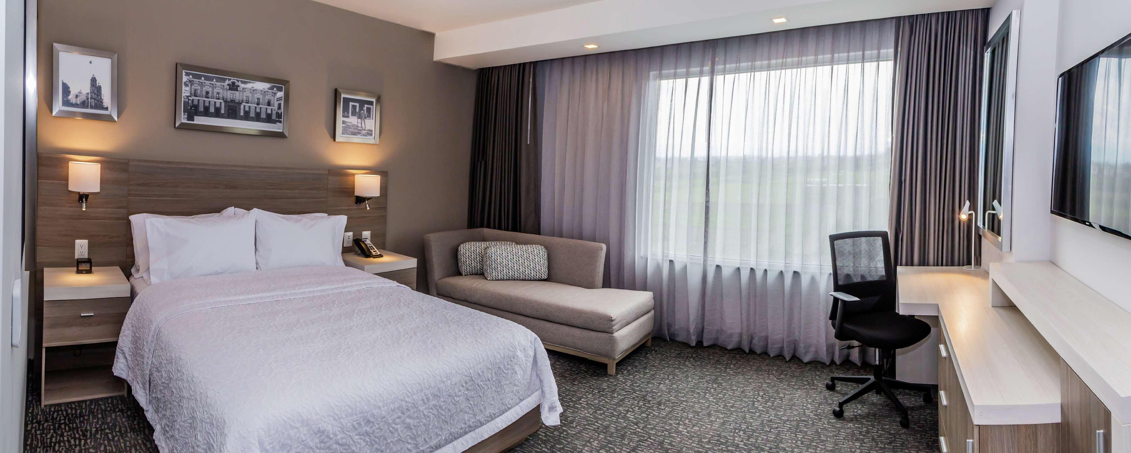 Hampton Inn & Suites By Hilton Puebla Exterior foto